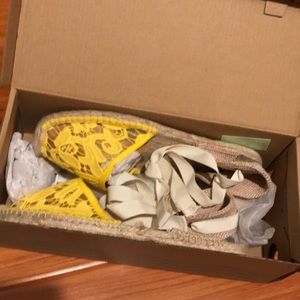 Soludos lace flats ankle wrap size 7